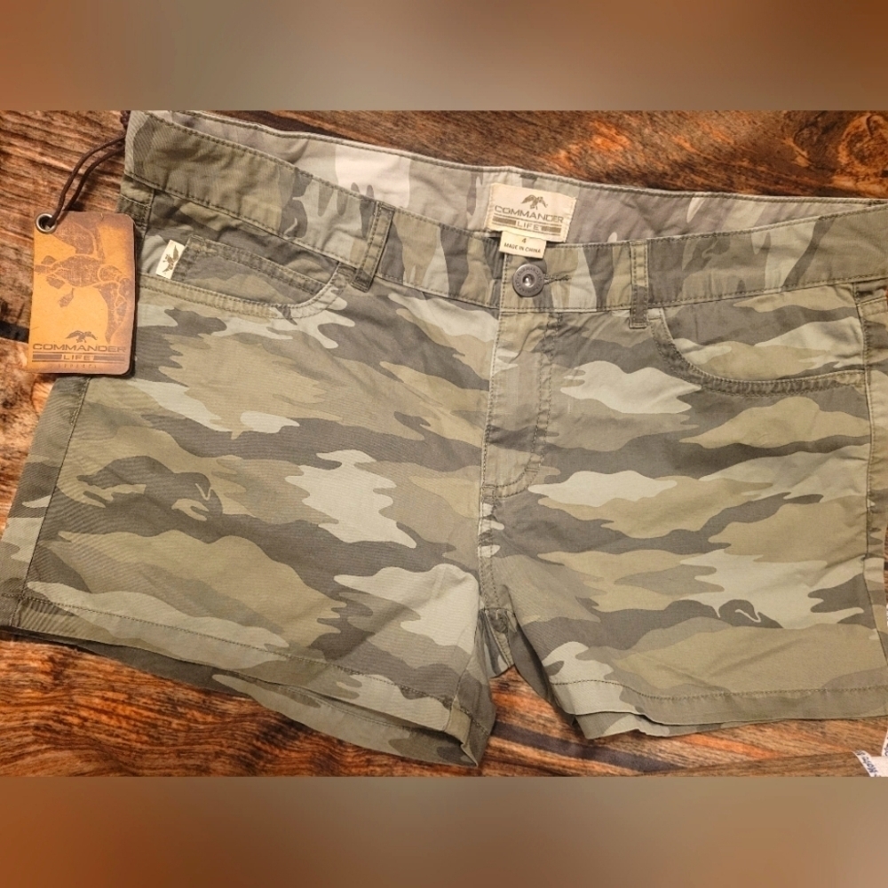 Commander Life camouflage shorts